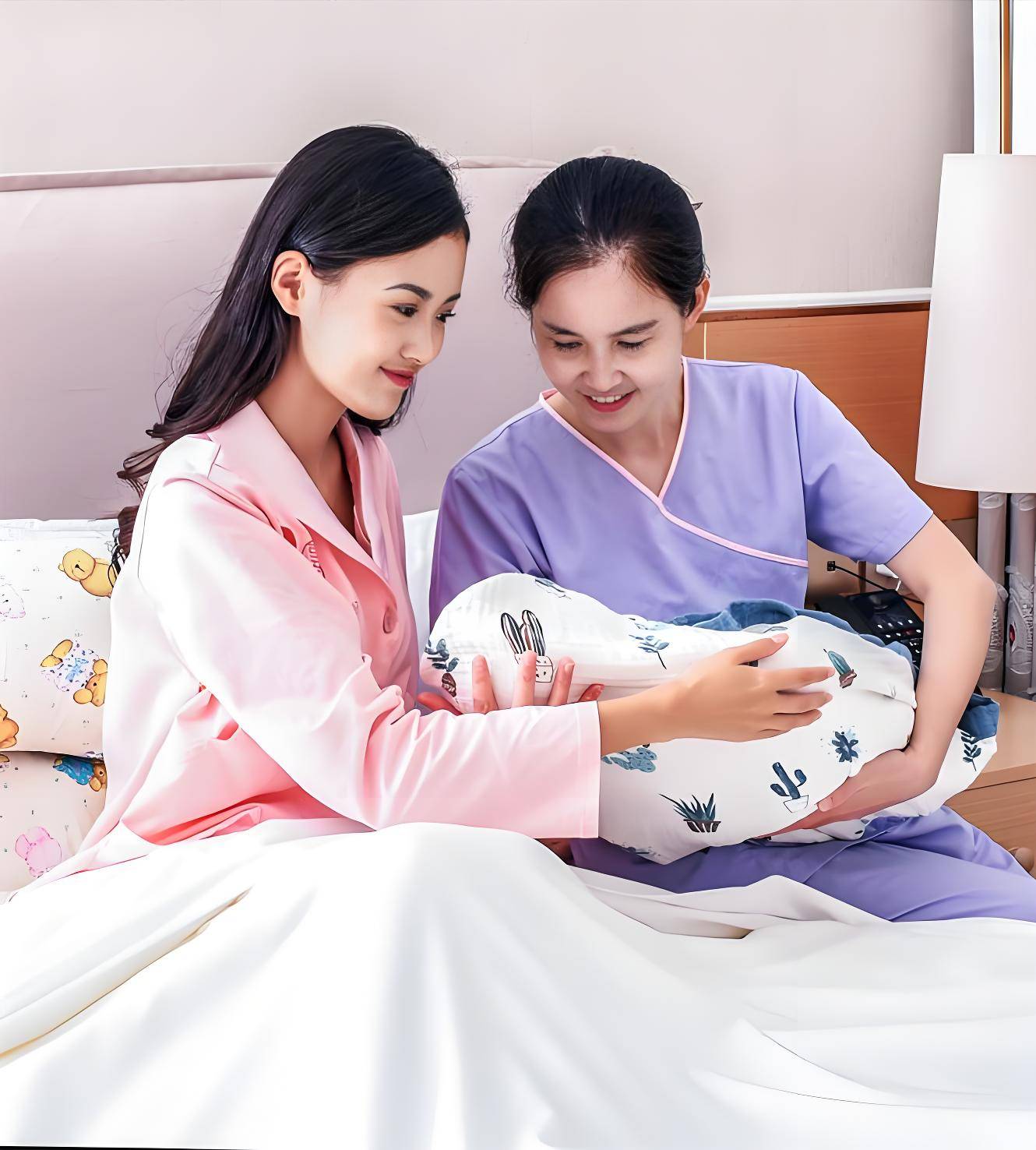 錢多人不傻 為何有錢人與大明星偏愛月嫂而非月子中心？——以赤峰五狐家政為例的一場產后護理沉思